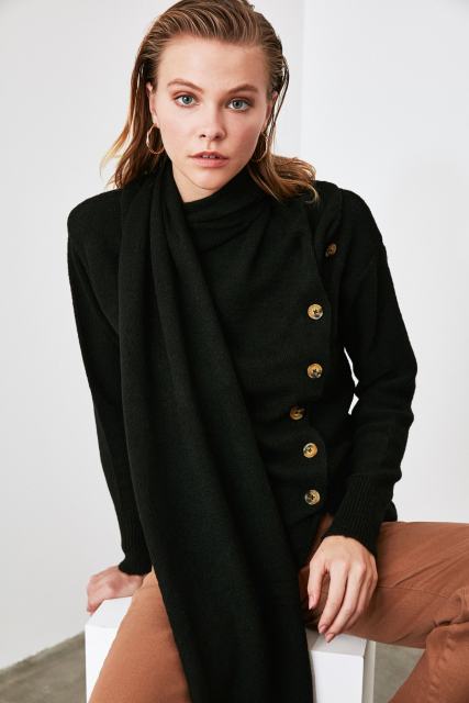 Unique Knitwear Sweater with scarf with button details