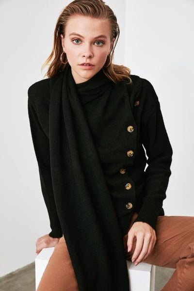 Unique Knitwear Sweater with scarf with button details